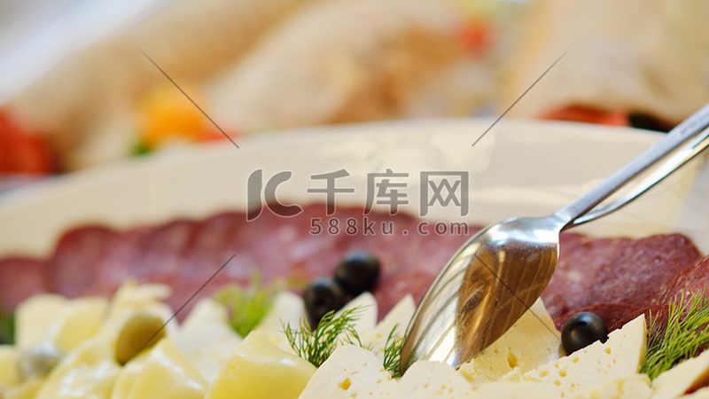 火锅餐饮供应链的加工工艺和食品安全至关重要。以下是一些关键要素：